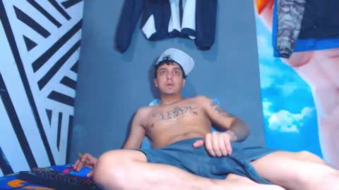 Snapshot of burningboyy chatting on 11-28-25, 10:29 independiente online show from 11-28-25, 10:29