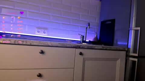Snapshot of burnletitallburn chatting on 02-11-25, 04:33 Jessica online show from 02-11-25, 04:33