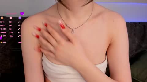 Snapshot of burnletitallburn chatting on 02-19-25, 05:05 Jessica online show from 02-19-25, 05:05