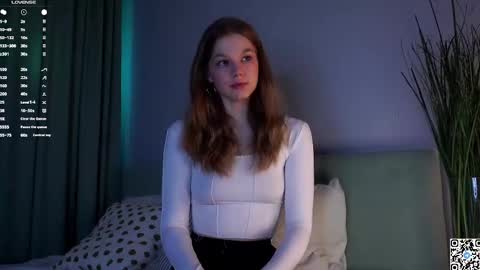 Snapshot of burnletitallburn chatting on 02-24-25, 02:15 Jessica online show from 02-24-25, 02:15