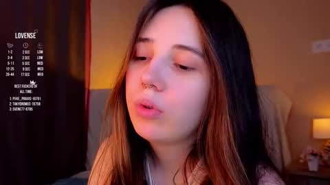 Snapshot of burnletitallburn chatting on 10-11-25, 04:33 Jessica online show from 10-11-25, 04:33