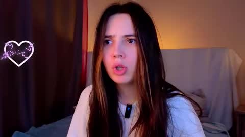 Snapshot of burnletitallburn chatting on 10-12-25, 04:44 Jessica online show from 10-12-25, 04:44