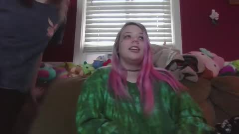 Snapshot of burnthemail chatting on 12-04-24, 09:24 lilly online show from 12-04-24, 09:24