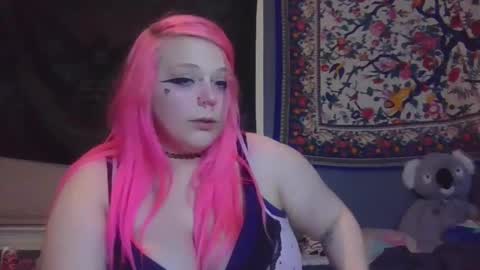 Snapshot of burnthemail chatting on 01-27-25, 05:36 lilly online show from 01-27-25, 05:36