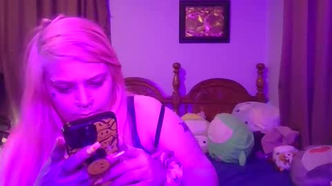 Snapshot of burnthemail chatting on 02-15-25, 05:30 lilly online show from 02-15-25, 05:30