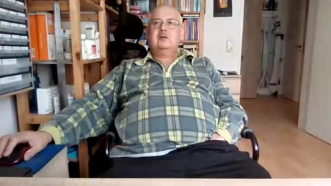 Snapshot of busibaer666 chatting on 05-15-26, 10:55 busi online show from 05-15-26, 10:55