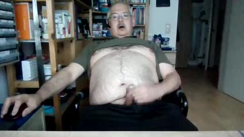 Snapshot of busibaer666 chatting on 06-04-26, 03:56 busi online show from 06-04-26, 03:56