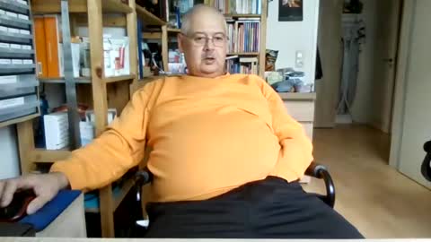 Snapshot of busibaer666 chatting on 06-15-26, 03:25 busi online show from 06-15-26, 03:25