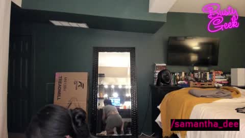 Snapshot of busty_geek48 chatting on 01-08-26, 03:31 Samantha Dee online show from 01-08-26, 03:31