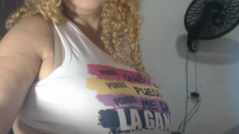 Snapshot of bustyamanda_ chatting on 06-27-26, 12:22 Amanda online show from 06-27-26, 12:22