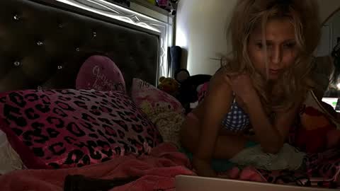 Snapshot of buttercupbimbo chatting on 01-21-25, 05:41 buttercupbimbo online show from 01-21-25, 05:41