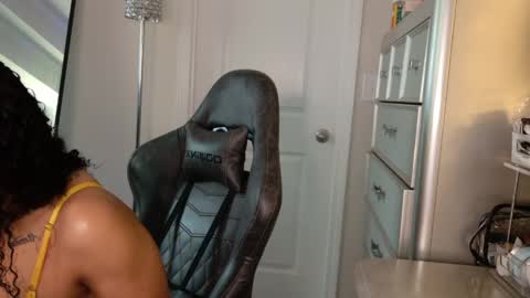Snapshot of butterflybootyy chatting on 04-27-26, 06:17 butterfly booty online show from 04-27-26, 06:17