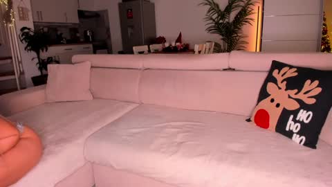 Snapshot of buyyourticketplease chatting on 12-13-24, 09:41 Nicolah Steven Bond online show from 12-13-24, 09:41