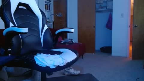 bwall1425 online show from 12-31-24, 03:45