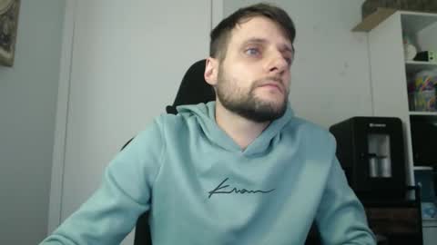 Snapshot of bwc5000 chatting on 02-12-26, 12:11 bwc5000 online show from 02-12-26, 12:11