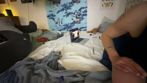 c2cmee online show from 04-22-26, 07:11