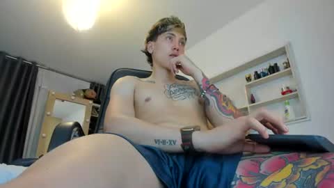 Snapshot of c_o_c_a__c_o_l_o chatting on 06-17-26, 01:30 camilo online show from 06-17-26, 01:30
