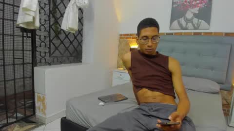 c_worstian_ online show from 12-10-24, 11:11