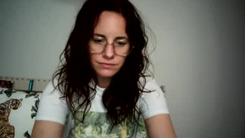 Snapshot of caitie__citrine chatting on 12-26-24, 10:31 Caitie Citrine online show from 12-26-24, 10:31