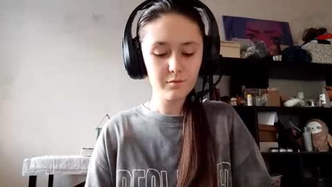 Snapshot of caitlynvuono chatting on 12-14-25, 12:43 Sara online show from 12-14-25, 12:43