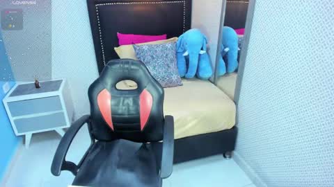 Snapshot of calanthelove chatting on 01-28-25, 05:22 Calanthe online show from 01-28-25, 05:22