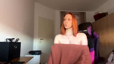 Snapshot of caliiie_of chatting on 04-07-26, 05:52 Caliiie of online show from 04-07-26, 05:52