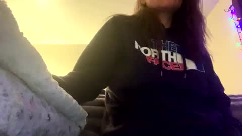 Snapshot of calishop1 chatting on 12-30-24, 02:09 calishop1 online show from 12-30-24, 02:09