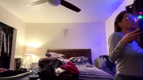 Snapshot of calishop1 chatting on 02-12-25, 03:40 calishop1 online show from 02-12-25, 03:40