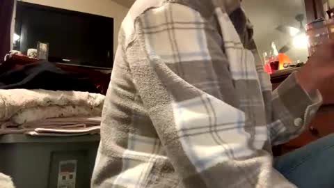 Snapshot of calishop1 chatting on 02-13-25, 03:29 calishop1 online show from 02-13-25, 03:29