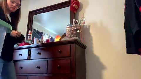 Snapshot of calishop1 chatting on 02-19-25, 06:43 calishop1 online show from 02-19-25, 06:43