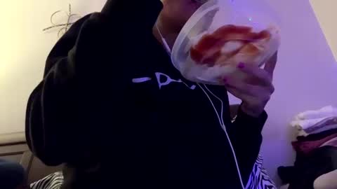 Snapshot of calishop1 chatting on 10-07-25, 02:31 calishop1 online show from 10-07-25, 02:31