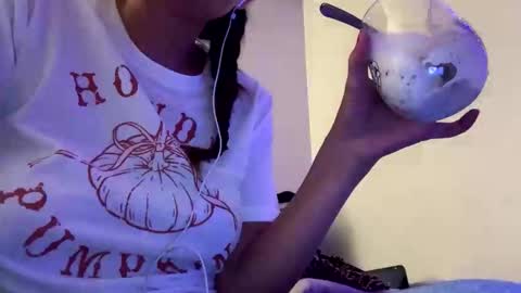 Snapshot of calishop1 chatting on 10-12-25, 02:54 calishop1 online show from 10-12-25, 02:54