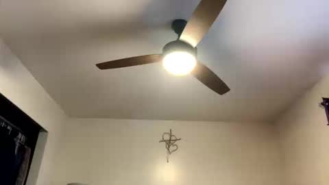 Snapshot of calishop1 chatting on 11-23-25, 07:46 calishop1 online show from 11-23-25, 07:46