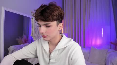 Snapshot of call__me_leo chatting on 12-06-24, 11:33 Call me Leo online show from 12-06-24, 11:33