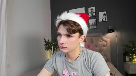 Snapshot of call__me_leo chatting on 12-19-24, 12:34 Call me Leo online show from 12-19-24, 12:34