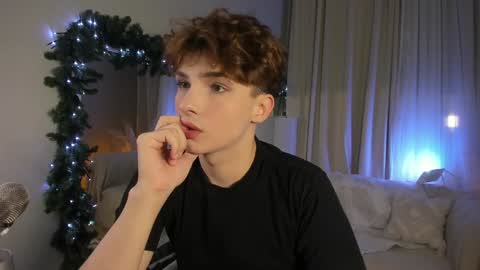 Snapshot of call__me_leo chatting on 01-04-25, 06:52 Call me Leo online show from 01-04-25, 06:52