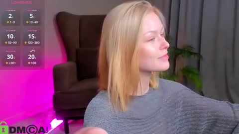 Snapshot of callista_a chatting on 10-20-25, 11:32 Robin online show from 10-20-25, 11:32