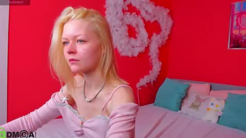 Snapshot of callista_a chatting on 11-15-25, 03:48 Robin online show from 11-15-25, 03:48