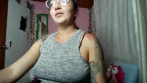 Snapshot of callme_lolas chatting on 03-24-26, 02:05 paula online show from 03-24-26, 02:05