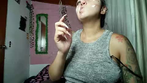 Snapshot of callme_lolas chatting on 03-25-26, 05:02 paula online show from 03-25-26, 05:02