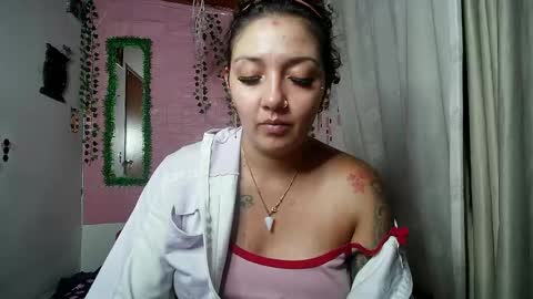 Snapshot of callme_lolas chatting on 04-16-26, 05:19 paula online show from 04-16-26, 05:19