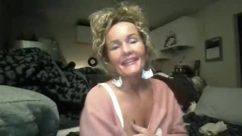 Snapshot of callmebabyt chatting on 10-24-25, 10:06 callmebabyt online show from 10-24-25, 10:06
