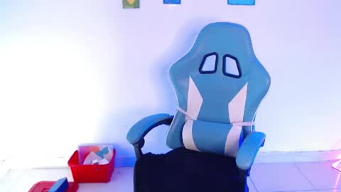 Snapshot of callmebluee chatting on 04-16-26, 01:06 callmebluee online show from 04-16-26, 01:06