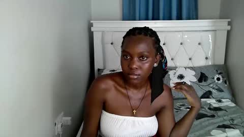 Snapshot of callmemonday chatting on 09-19-25, 10:38 Monday online show from 09-19-25, 10:38
