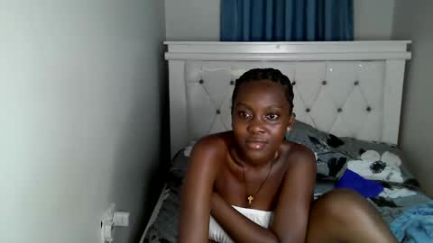Snapshot of callmemonday chatting on 09-19-25, 10:43 Monday online show from 09-19-25, 10:43
