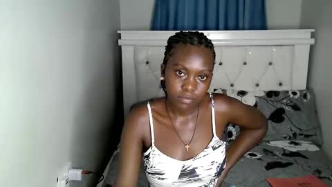Snapshot of callmemonday chatting on 09-24-25, 08:01 Monday online show from 09-24-25, 08:01