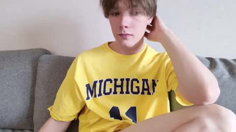 Snapshot of callmenineoneseven chatting on 10-13-25, 08:03 Nick online show from 10-13-25, 08:03