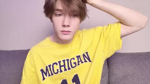 Snapshot of callmenineoneseven chatting on 11-03-25, 12:06 Nick online show from 11-03-25, 12:06