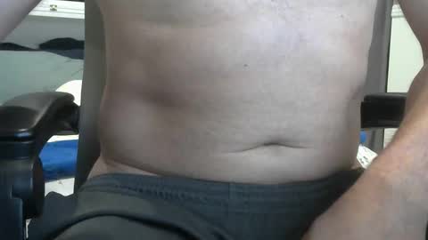 Snapshot of callmeroger33 chatting on 12-18-25, 04:57 callmeroger33 online show from 12-18-25, 04:57