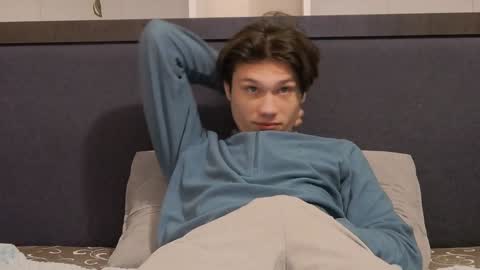 Snapshot of calvin_cay chatting on 01-27-25, 01:16 Calvin online show from 01-27-25, 01:16